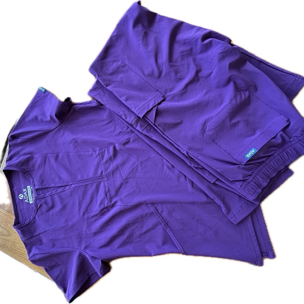 Purple scrub set never worn